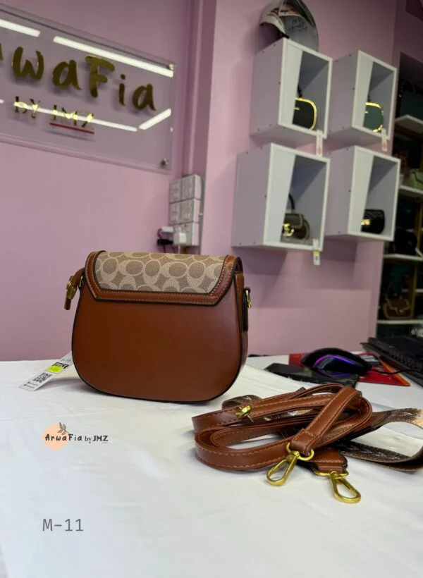 Fashionable Retro Shoulder Bag - Image 3